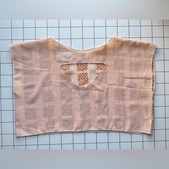 People Like Art cropped sheer blouse with back cut-out peach -small - Picture 3 of 5